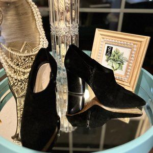 Donald/ Pliner Women’s Black Suede Pointed Toe Bootie